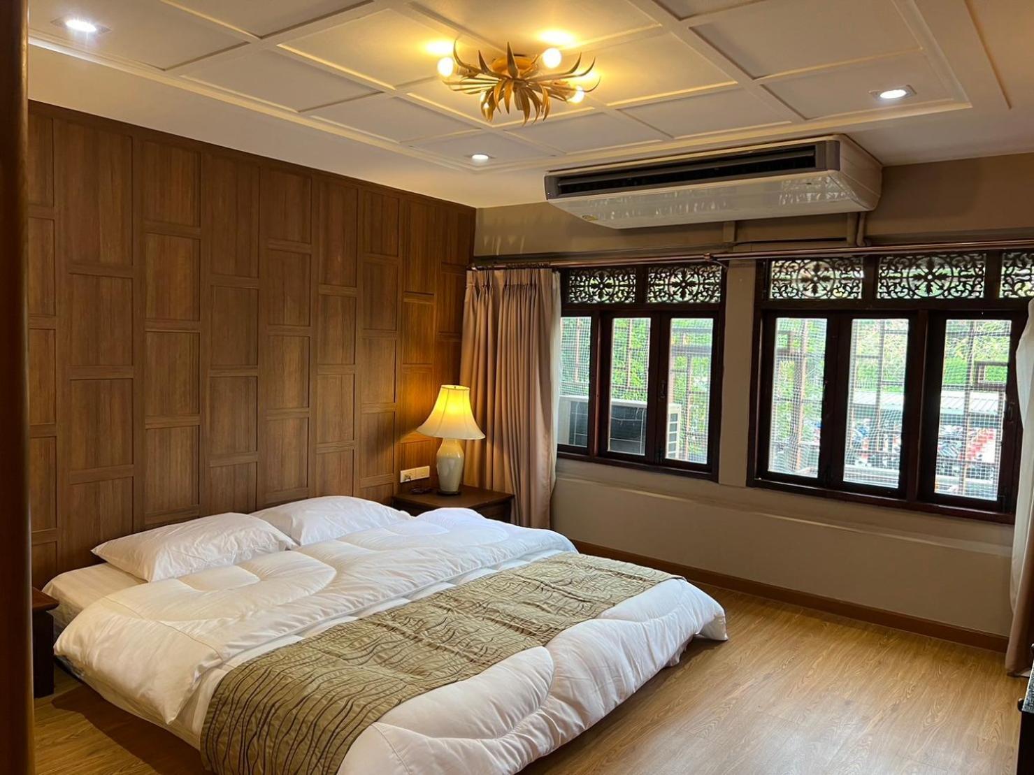 Quinstel Hostel Bangkok Exterior photo
